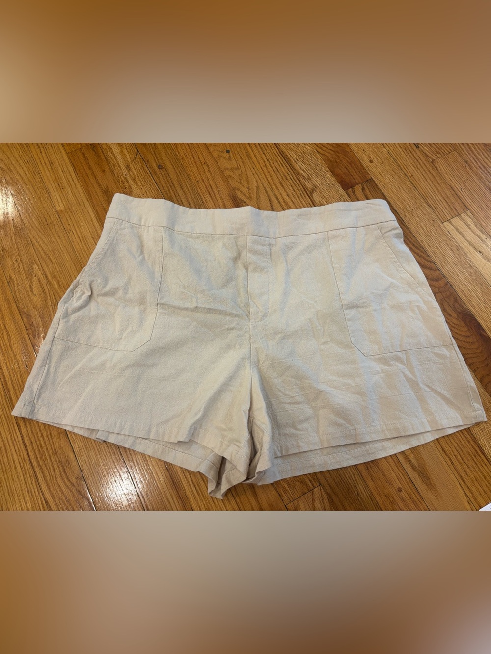 Women’s Cream Linen-Blend Shorts